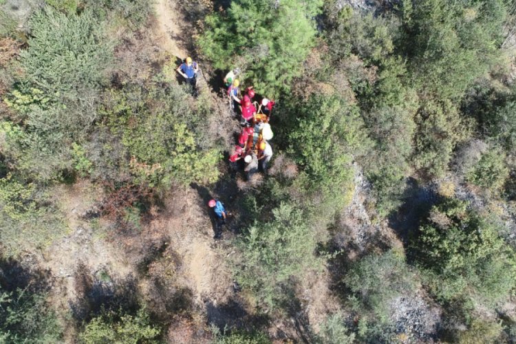 Bursa'da düştüğü yerde mahsur kalan dağcı kurtarıldı