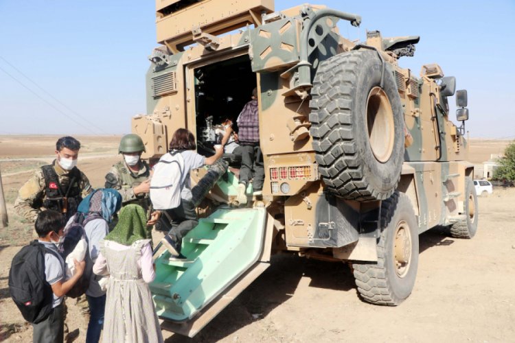 Resulayn'da öğrenciler okullara zırhlı araçlarla taşınıyor