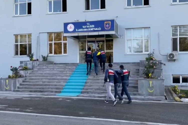 İkna edilen 2 &ouml;rg&uuml;t mensubu teslim oldu