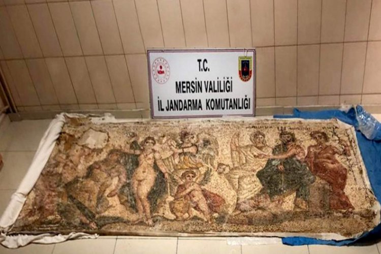 Helenistik d&ouml;neme ait mozaik panoyu satamadan yakalandılar