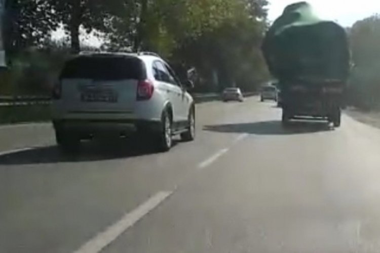 Bursa'da kamyonetin tehlikeli yolculuğu cezasız kalmadı