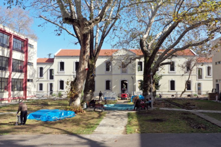 Bursa'da tarihi mektep, eski ihtişamına kavuşuyor