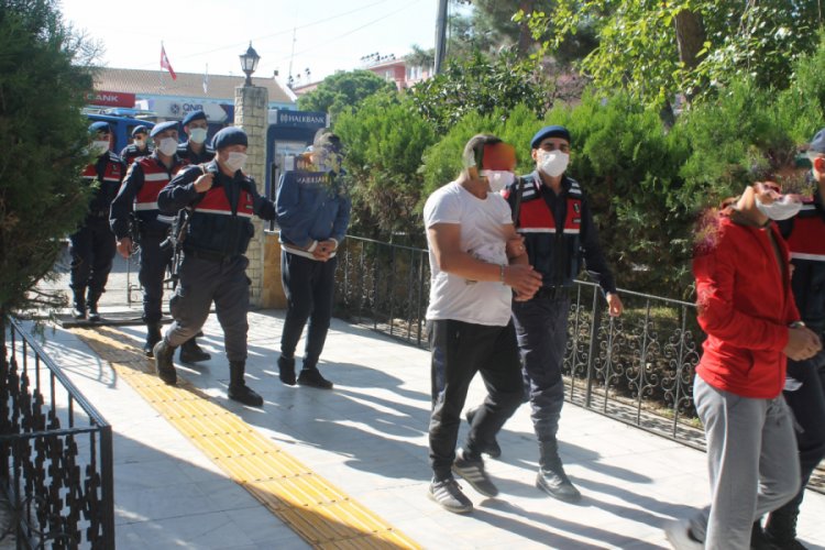 Ara&ccedil;tan 150 gram esrar &ccedil;ıktı; 6 g&ouml;zaltı