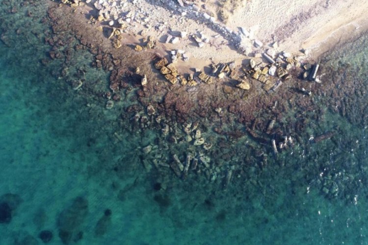 Denizdeki 2 bin yıllık granit s&uuml;tunlar ilgi g&ouml;r&uuml;yor