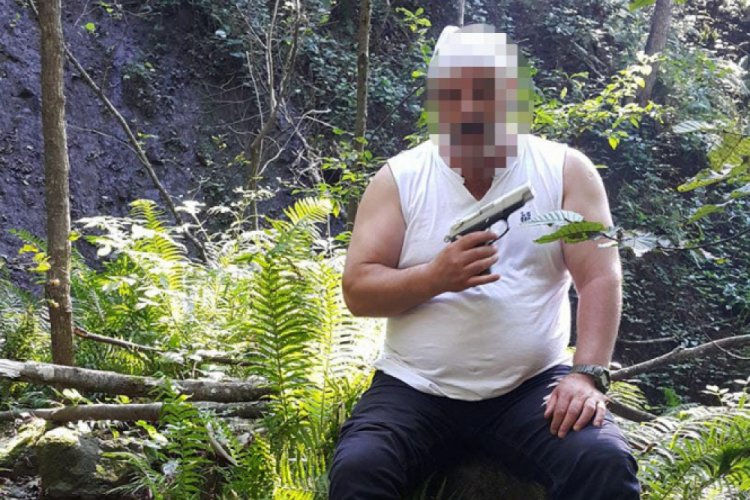 Gazi, aracından &ccedil;ıkan el bombalarını ter&ouml;ristlerden ele ge&ccedil;irmiş