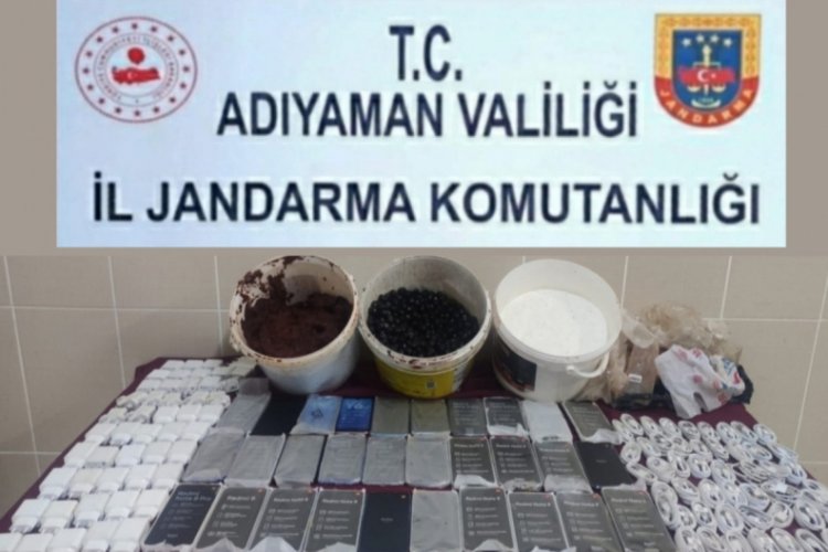 Sal&ccedil;a ve deterjan kutularından g&uuml;mr&uuml;k ka&ccedil;ağı telefonlar &ccedil;ıktı