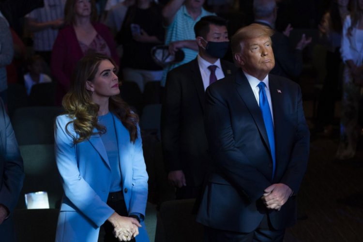 Trump, maskesiz katıldığı Evanjelik kilise ayininde kutsandı