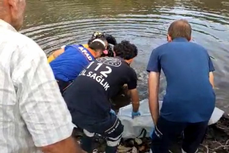 Serinlemek i&ccedil;in girdiği g&ouml;lette boğuldu