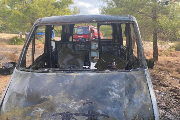 Kamyonet ve arı kovanları alev alev yandı