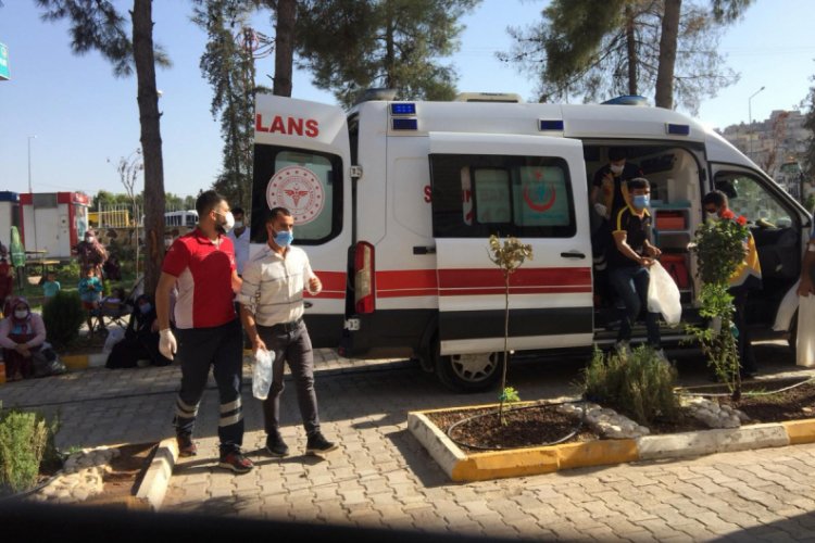 Şanlıurfa'da yemekten sonra rahatsızlanan 25 fabrika iş&ccedil;isi tedaviye alındı