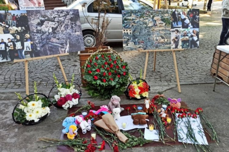 Gürcistan'da Gence'ye düzenlenen saldırıda ölen siviller anıldı