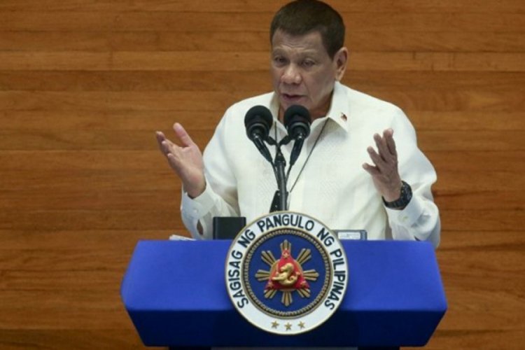 Duterte: &Uuml;lkedeki yargısız infazların sorumlusu benim
