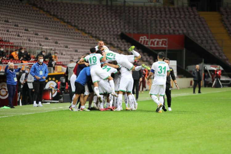 Aytemiz Alanyaspor zirveyi kaptırmadı