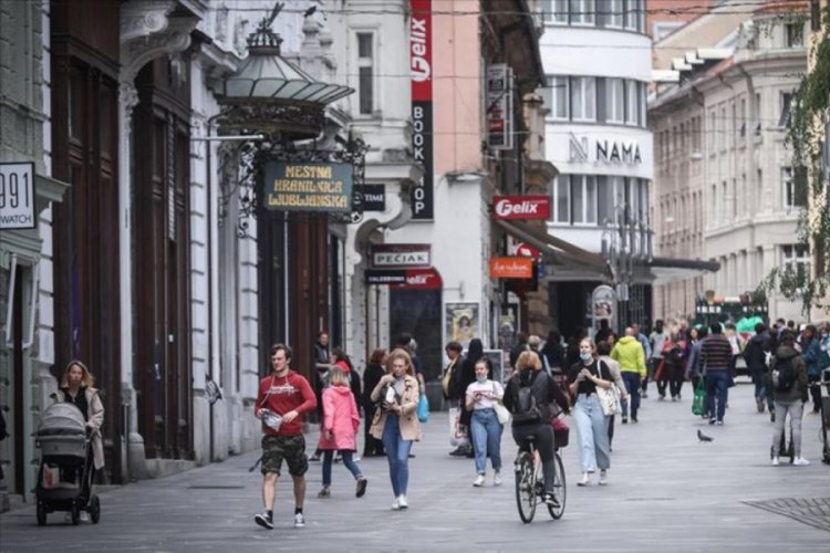 Slovenya'da kısmi sokağa &ccedil;ıkma yasağı uygulanacak