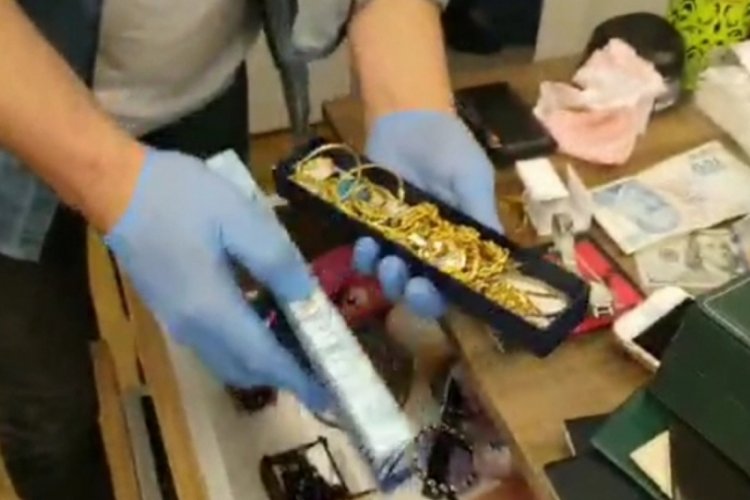 Yardım parası diyerek Belarus rublesi verip, teminat olarak 1 kilo altın aldılar