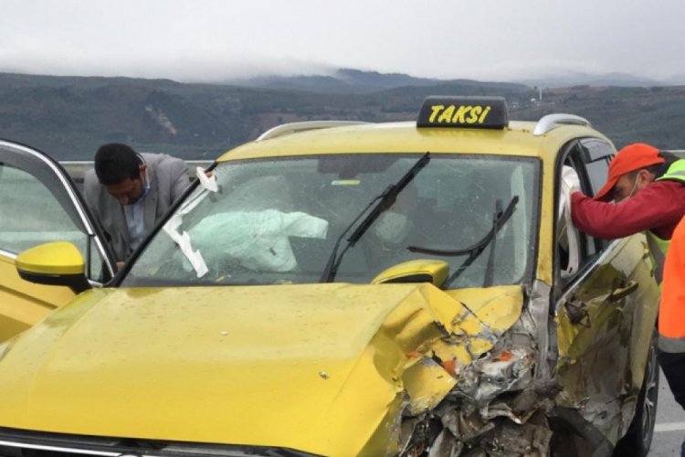 Bursa İznik'te trafik kazasında 3 kişi yaralandı