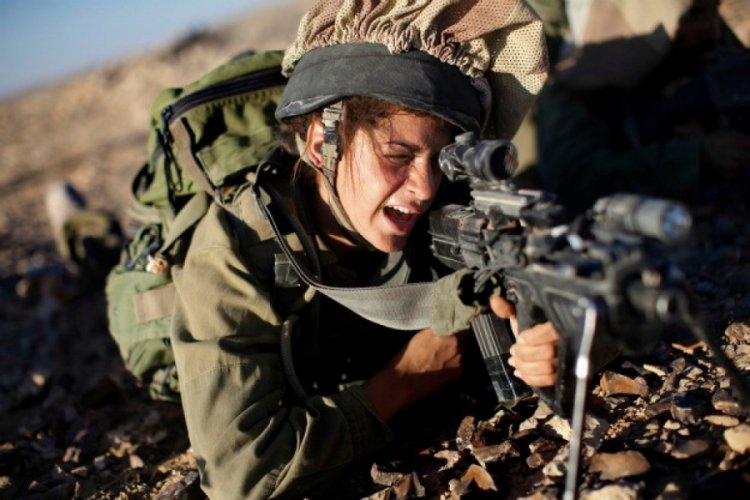 Hollanda'da askerlik kadınlara zorunlu hale getirildi