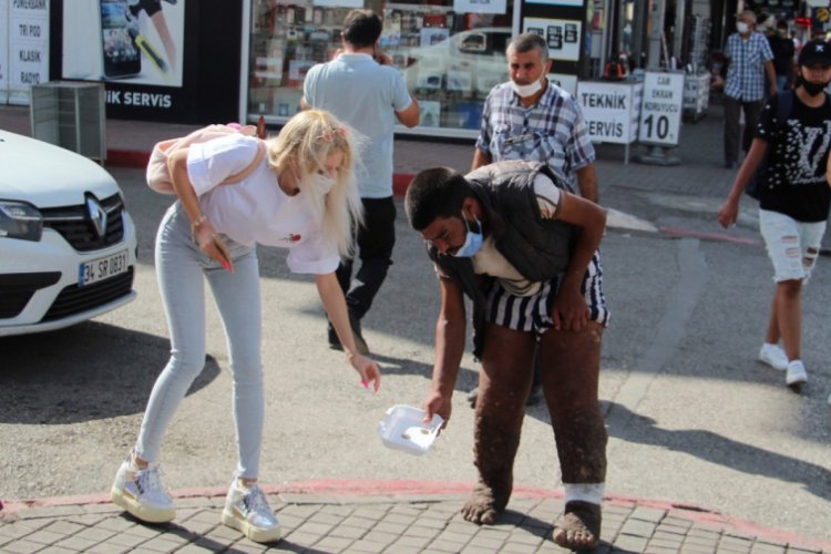 Dilendiği paraları markette sayarken yakalandı