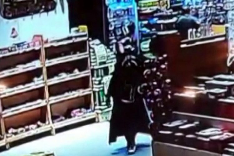 Dinlenme tesisinin tuvaletinde doğurduğu bebeği &ccedil;&ouml;pe attı