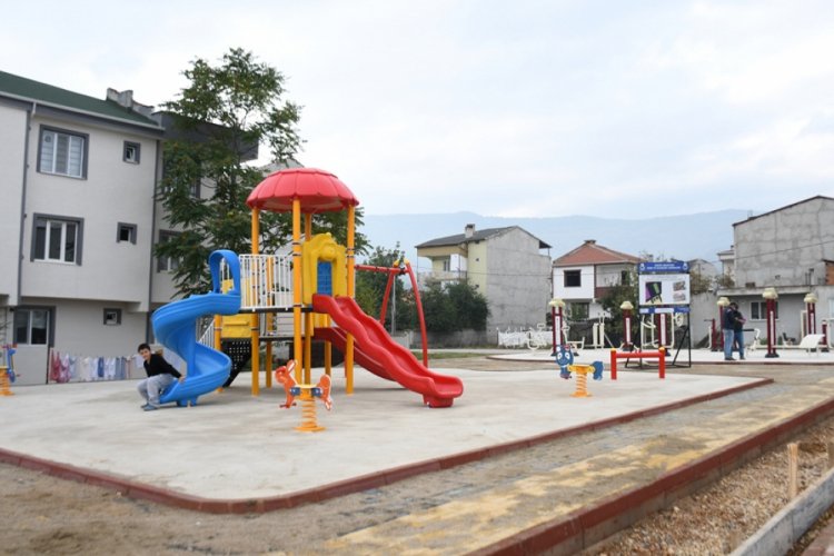 Bursa Yeniceköy'de parklar yenileniyor
