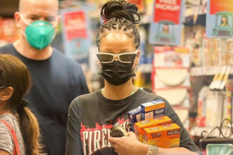 Rihanna market alışverişinde