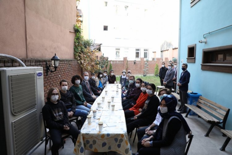 Bursa İnegöl Belediye Başkanı Taban, nöbetçi kitaphanede öğrencilerle buluştu