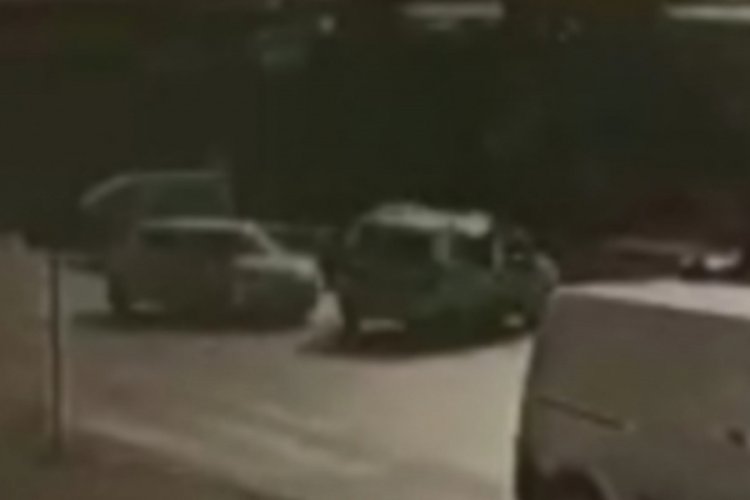 Bursa'da iki aracın çarpıştığı kaza kamerada