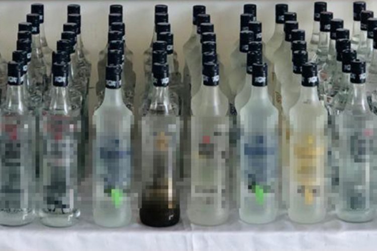 Arnavutk&ouml;y'de 2,5 ton sahte i&ccedil;ki ele ge&ccedil;irildi