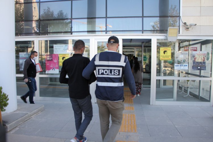 Hırsızlıktan 19 kaydı olan ş&uuml;pheli, bu kez iş&ccedil;ilerin parasını &ccedil;aldı yakalandı