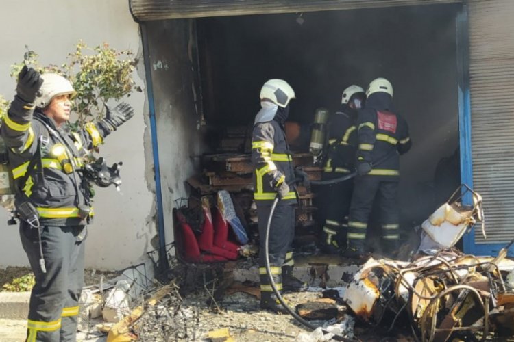 Hatay'da bir evin altında bulunan depoda yangın &ccedil;ıktı