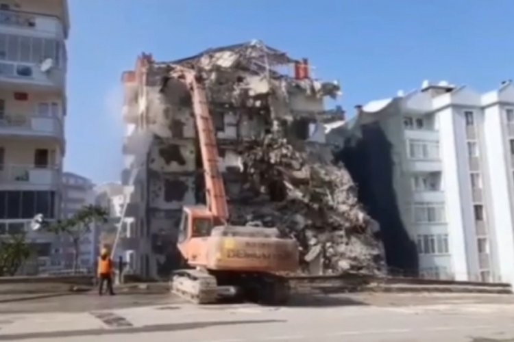 Bursa'da 9 katlı boş binada çökmeden önce yapılan çalışmaların görüntüsü ortaya çıktı