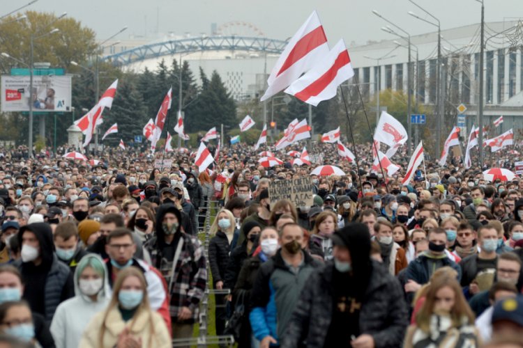 Belarus sokakları yeniden karıştı