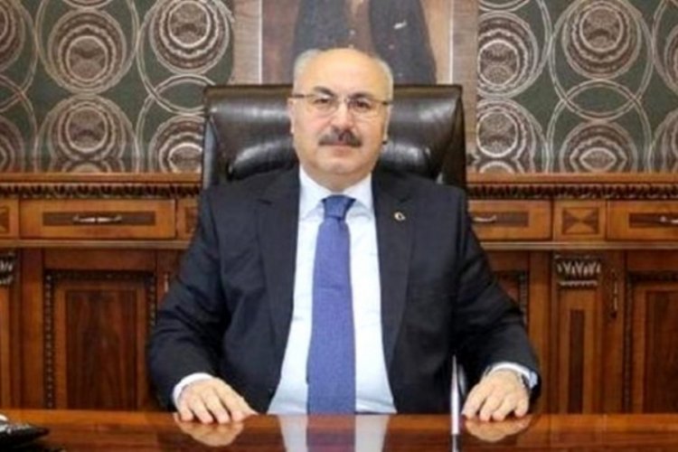 İzmir Valisi K&ouml;şger'den Suriyeli grubun protestosuna ilişkin a&ccedil;ıklama