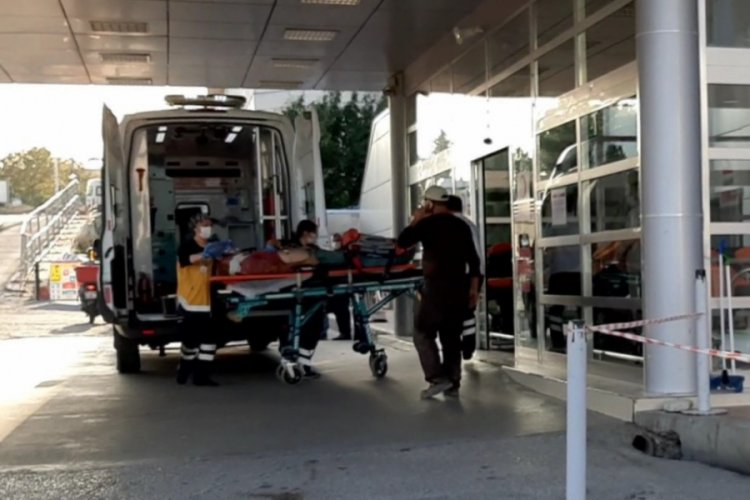İnşaatın 5. katından d&uuml;şen iş&ccedil;i ağır yaralandı