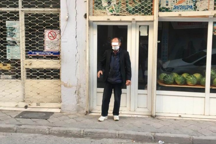 Karantinayı delen yaşlı adam bakkalda yakalandı
