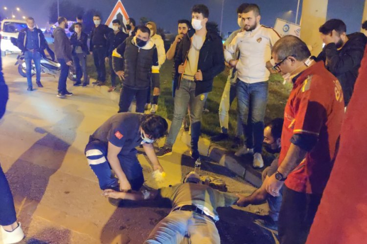 Bursa'da kazayı görüp, aniden frene basan motosiklet sürücüsü yaralandı
