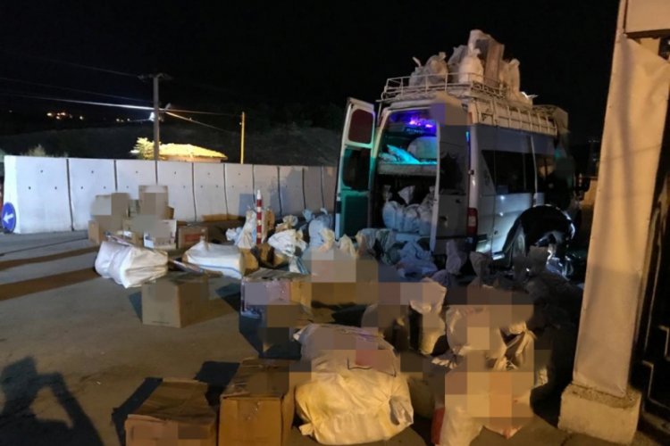Yolcu minib&uuml;s&uuml;ndeki peynir bidonundan 31 kilo eroin &ccedil;ıktı