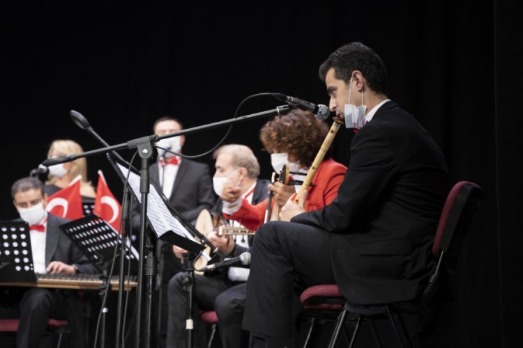 Bursa'da Cumhuriyet coşkusu konserle başladı