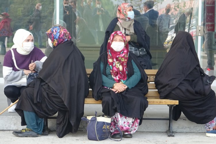 Bursa'da toprakları için hukuk mücadelesi başlatan köylü kadınların gözyaşı