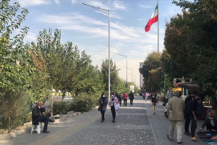 İran'da son 24 saatte 415 kişi Kovid-19'dan hayatını kaybetti