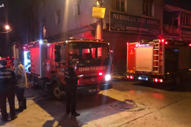 Nargile k&ouml;z&uuml;nden &ccedil;ıkan yangın &ccedil;atıyı kullanılmaz hale getirdi