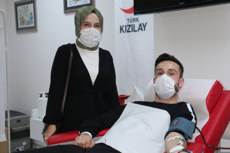 Covid-19'u yenen &ccedil;ift, d&uuml;ğ&uuml;n sonrası plazma bağışladı