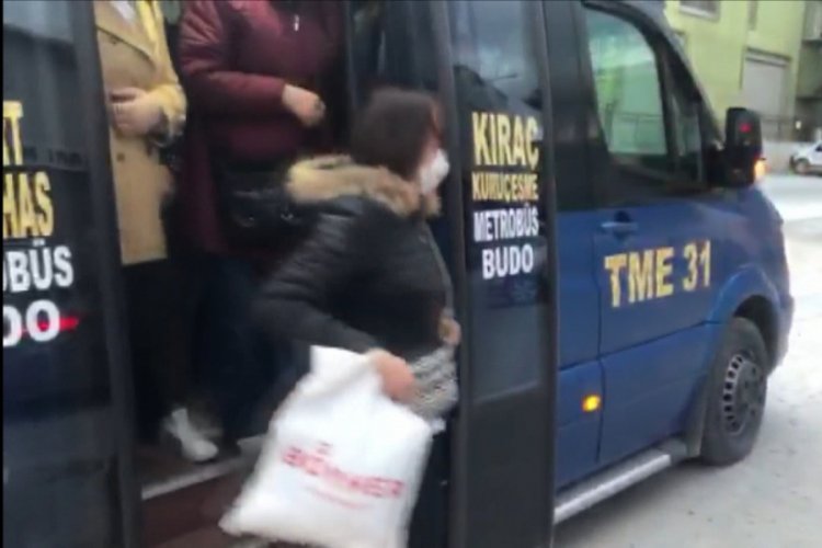 22 yolcu taşıyan şof&ouml;rden polise: "Bu seferlik idare et"