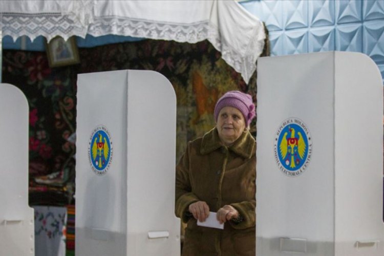 Moldova'da halk cumhurbaşkanını seçmek için sandık başında