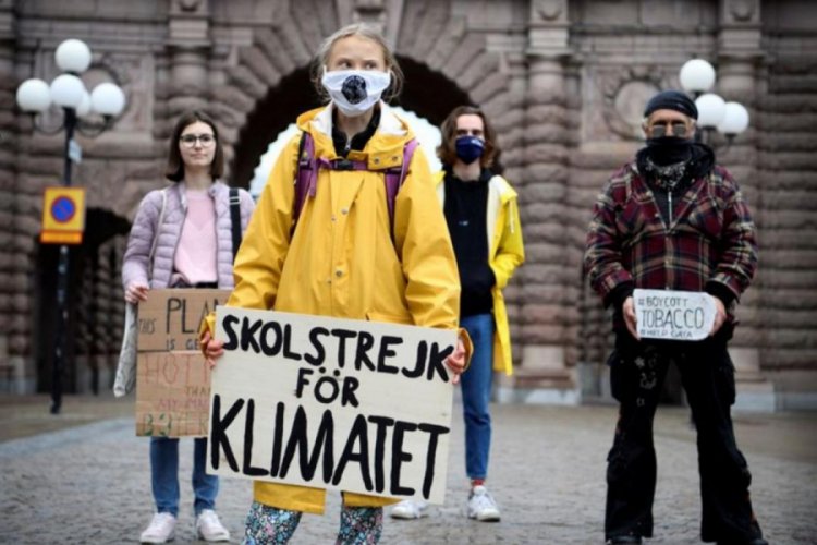 Greta Thunberg, iklim için yapılan cuma eylemlerini internete taşıyor