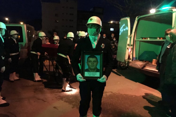 Bursa'da kalp krizinden hayatını kaybeden polis memurunun cenazesi toprağa verildi
