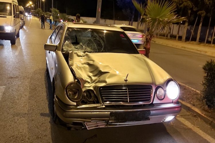 Otomobilin &ccedil;arptığı gen&ccedil; hayatını kaybetti