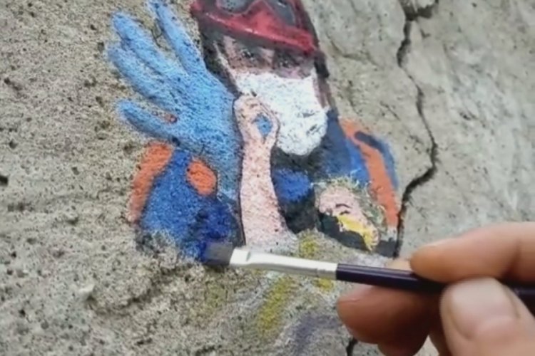 Minik Elif'in enkazdan kurtarılma anını, duvara resmetti