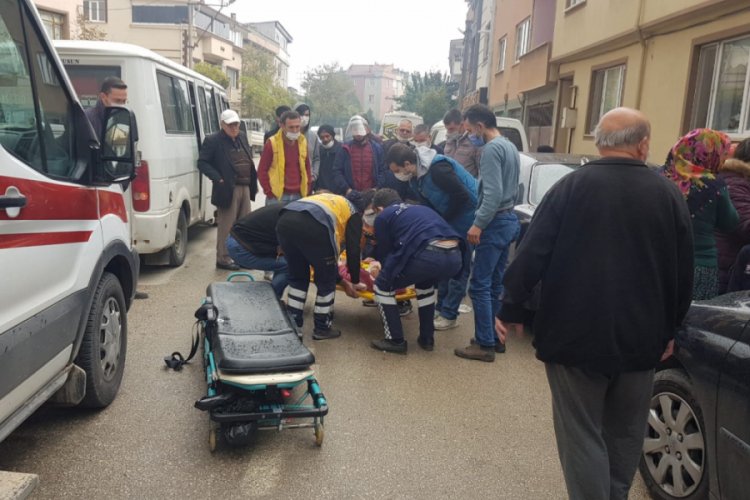 Bursa'da servis aracının çarptığı kız çocuğu yaralandı