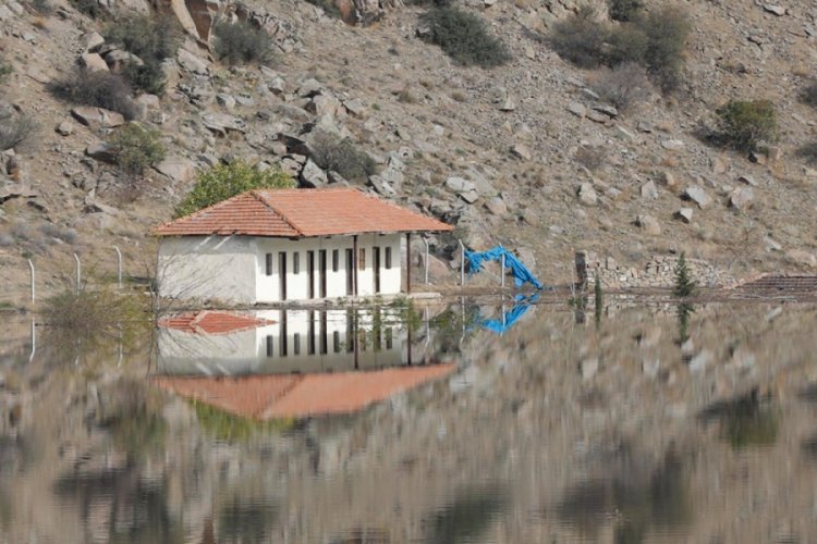 Tarihi hamam, baraj sularına gömüldü